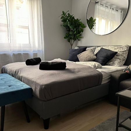 Balcony Apartment, 1 Min To U1 Reumannplatz Відень Екстер'єр фото
