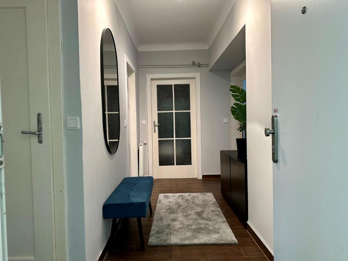 Balcony Apartment, 1 Min To U1 Reumannplatz Відень Екстер'єр фото