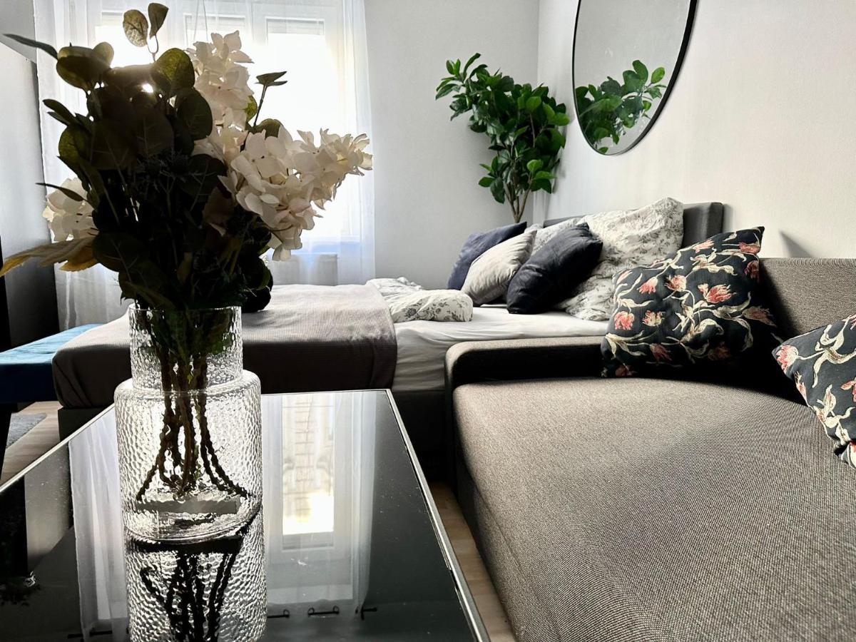 Balcony Apartment, 1 Min To U1 Reumannplatz Відень Екстер'єр фото
